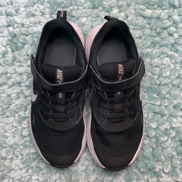 Nike Revolution Black & White Athletic Training Running Sneakers Girls Boys Run - Picture 6 of 16